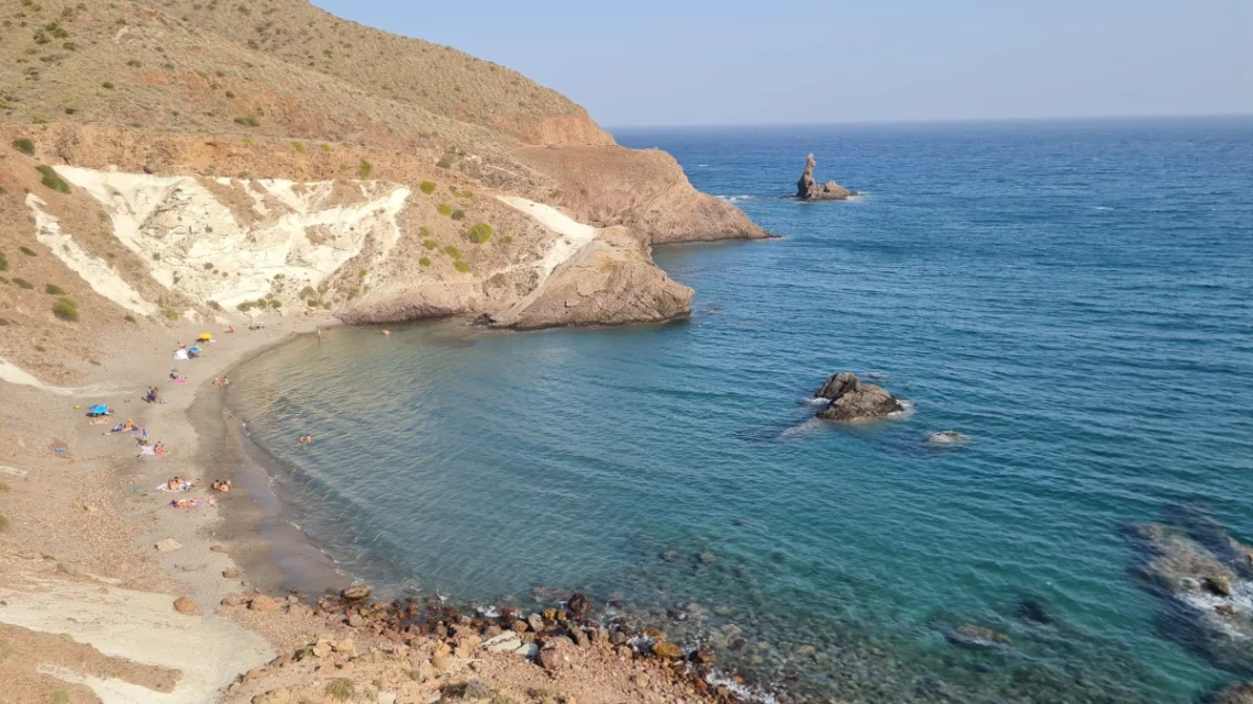dónde alojarse en cabo de gata cala rajá