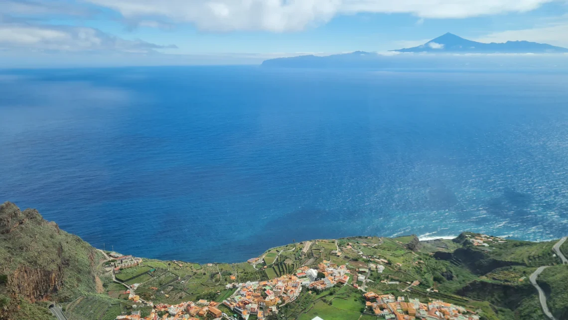 agulo y el teide de fondo