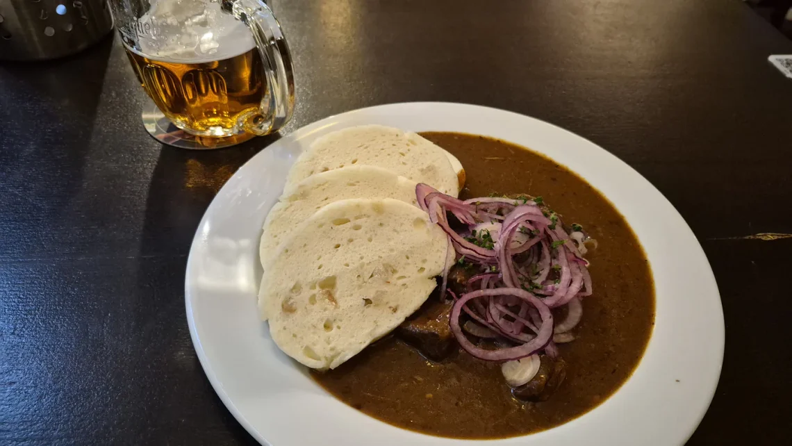 goulash donde comer en praga en restaurante centrico