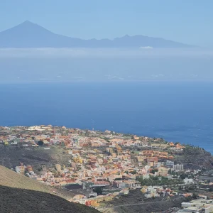 San Sebastián de La Gomera con el Teide al fondo