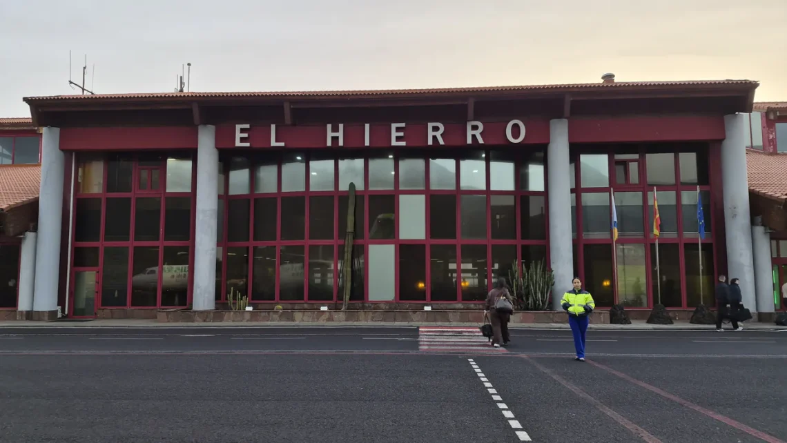 aeropuerto el hierro