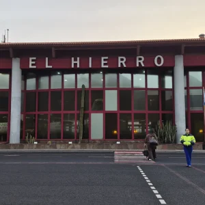 aeropuerto el hierro